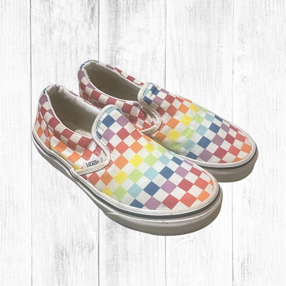 VANS unisex youth rainbow checkered shoes (size 2)